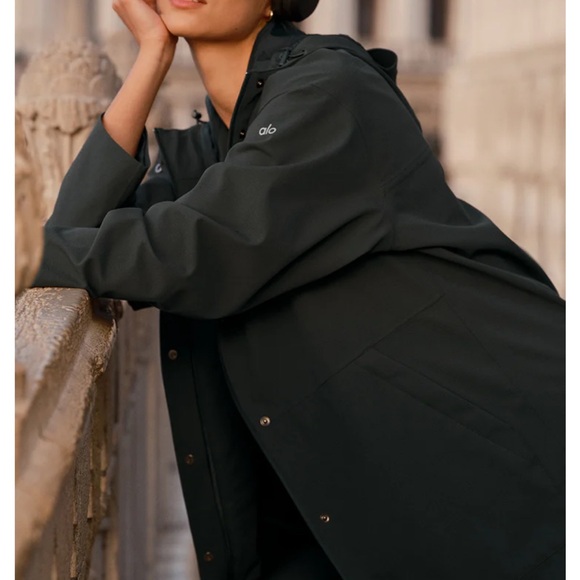 ALO Yoga Women's Rain or Shine Long Coat - Picture 1 of 3